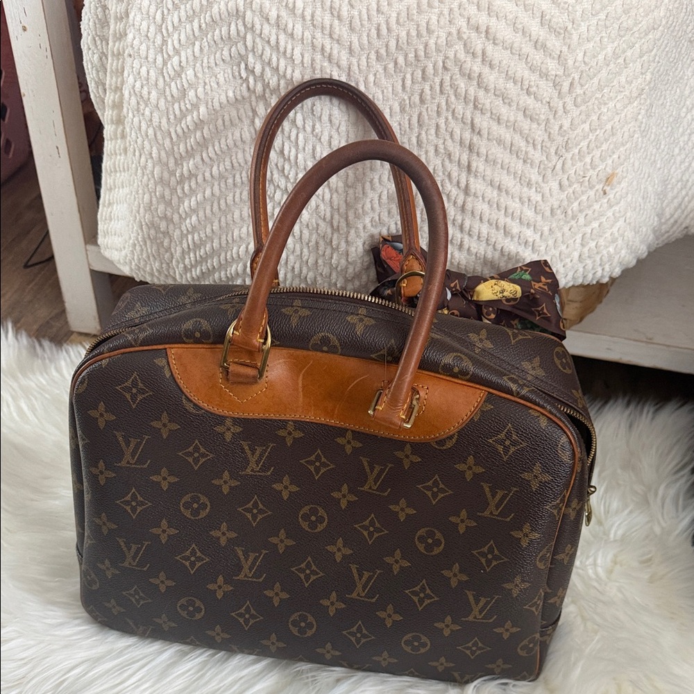 Authentic Louis Vuitton Deauville - Picture 5 of 8